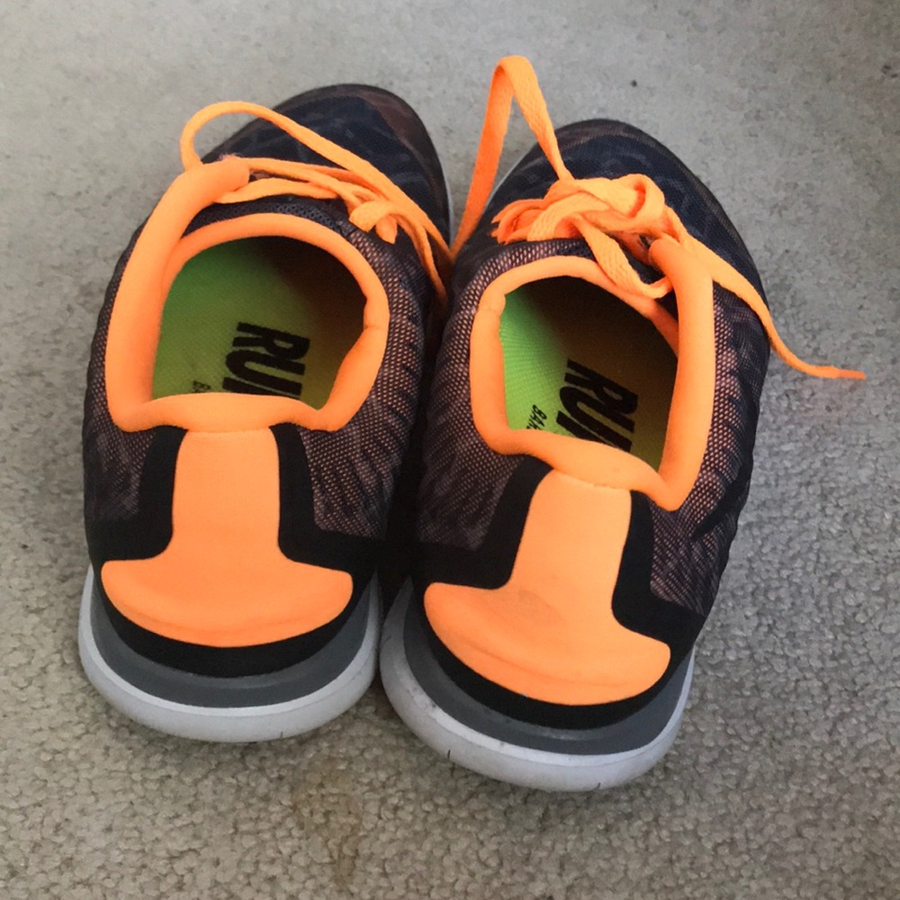 Nikes - Picture 4 of 4